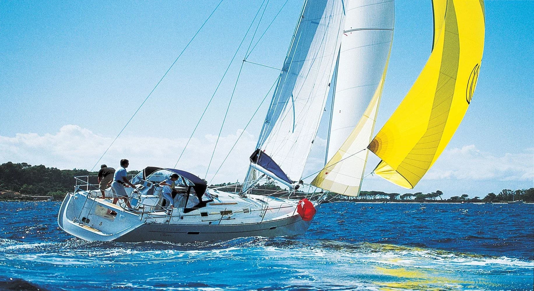 Paseo en Velero: Conecta y Navega con Nuevos Amigos